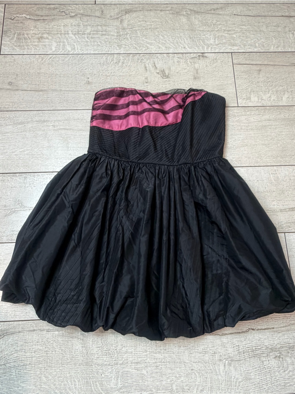 Alice + Olivia Strapless Bubble Hem Cocktail Dress Black Pink